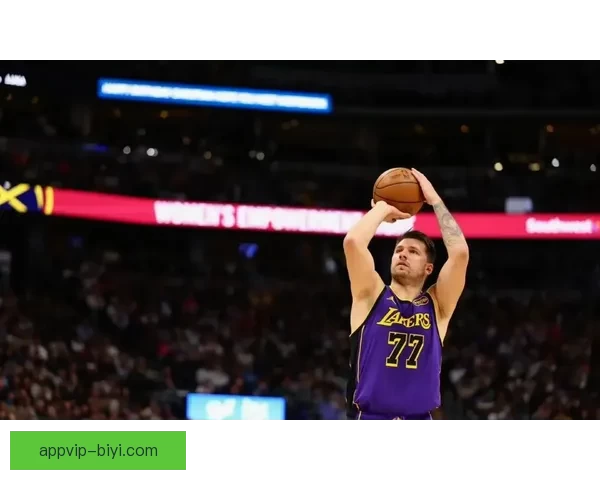 林书豪解析东契奇进攻特点偏爱左侧单打与标志性后撤步技巧